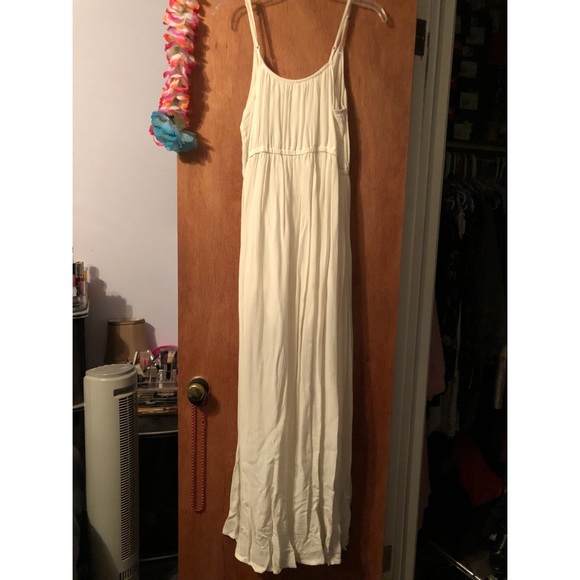 Maxi - Picture 2 of 3